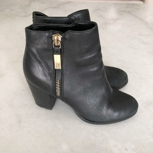 Aldo black leather ankle boot, gold zippers, chunky heel ankle boots / booties - Picture 2 of 8
